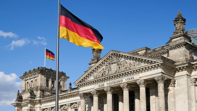 norbert-braun-Reichstag-unsplash.jpg
