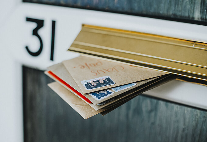 post-in-den-tuerbriefkasten.jpg